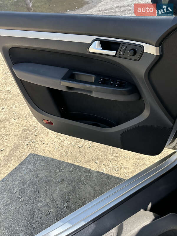 Мінівен Volkswagen Touran 2010 в Ковелі