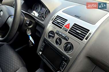 Минивэн Volkswagen Touran 2009 в 