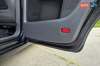Минивэн Volkswagen Touran 2009 в 