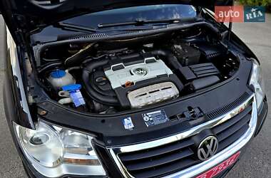 Минивэн Volkswagen Touran 2009 в 