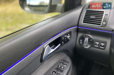 Минивэн Volkswagen Touran 2015 в 