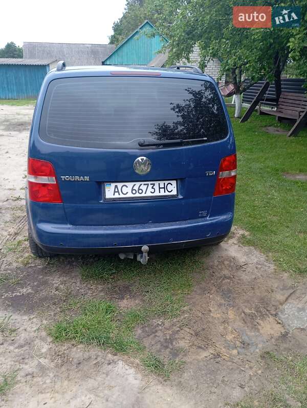 Минивэн Volkswagen Touran 2004 в Старой Выжевке