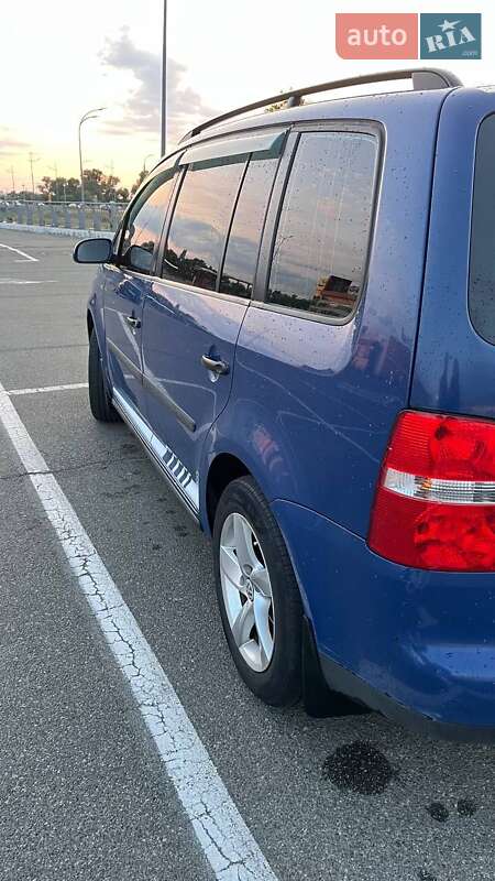 Мінівен Volkswagen Touran 2004 в Києві