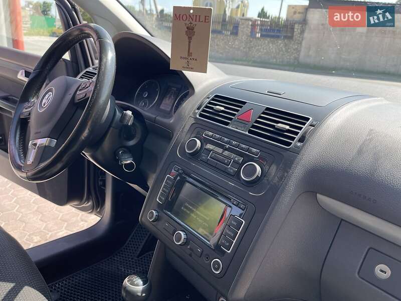 Минивэн Volkswagen Touran 2011 в Кременце