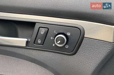 Мінівен Volkswagen Touran 2011 в 
