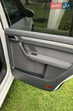 Минивэн Volkswagen Touran 2012 в 