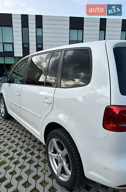 Минивэн Volkswagen Touran 2014 в 