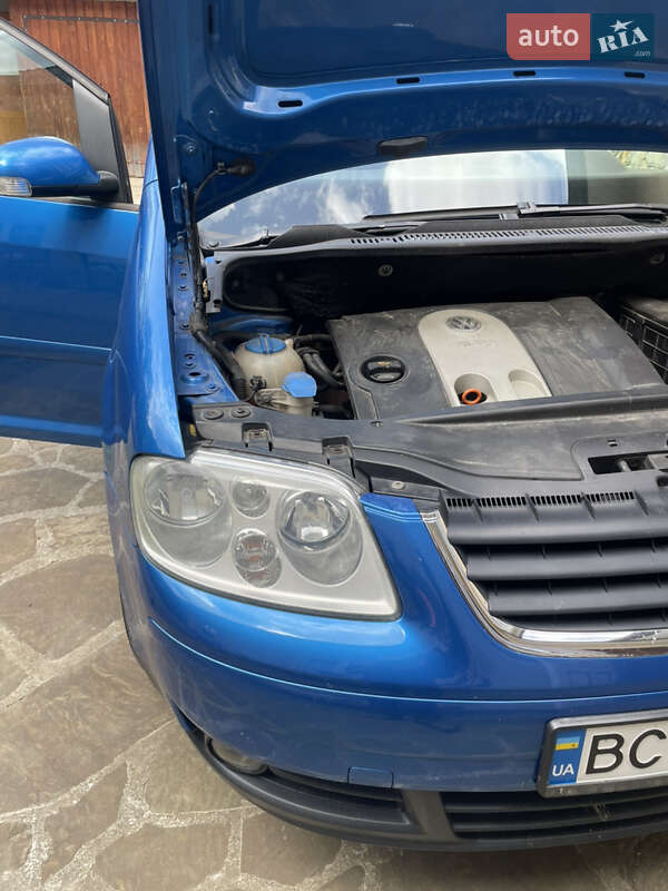 Минивэн Volkswagen Touran 2004 в Старом Самборе