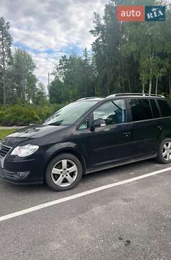 Минивэн Volkswagen Touran 2009 в Отынии