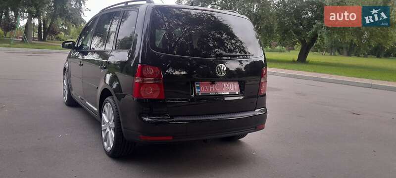 Мінівен Volkswagen Touran 2009 в Києві