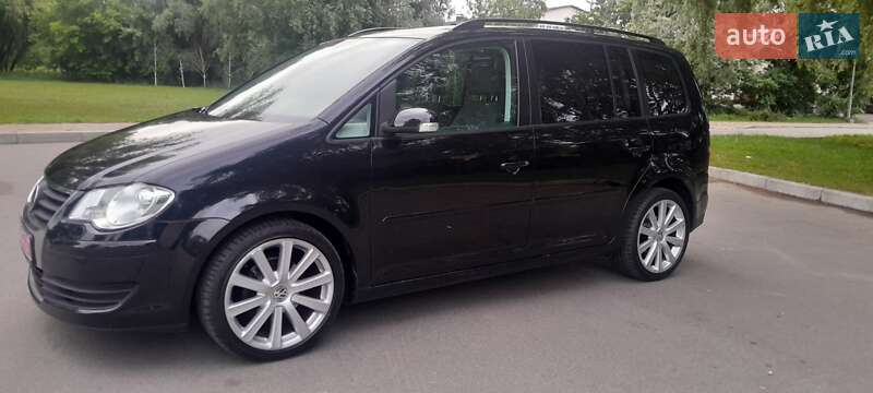 Мінівен Volkswagen Touran 2009 в Києві