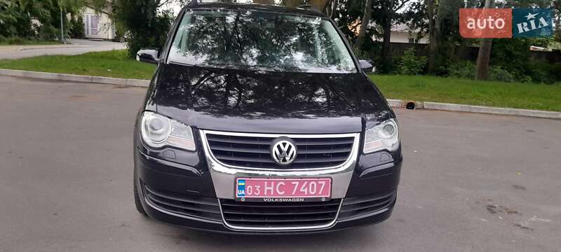 Мінівен Volkswagen Touran 2009 в Києві