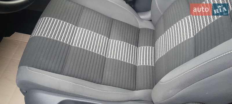 Мінівен Volkswagen Touran 2009 в Києві