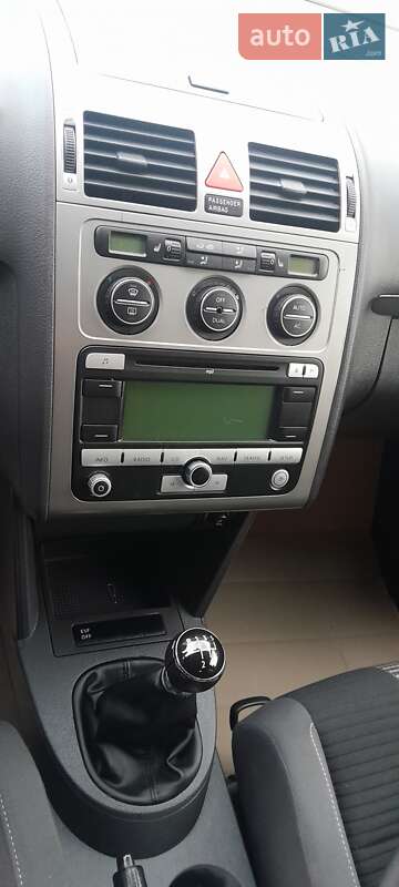 Мінівен Volkswagen Touran 2009 в Києві