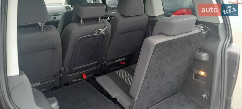 Мінівен Volkswagen Touran 2009 в Києві