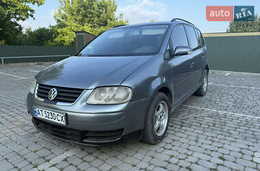 Минивэн Volkswagen Touran 2004 в Кицмани