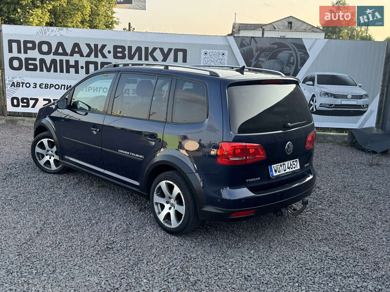 Минивэн Volkswagen Touran 2011 в Сарнах