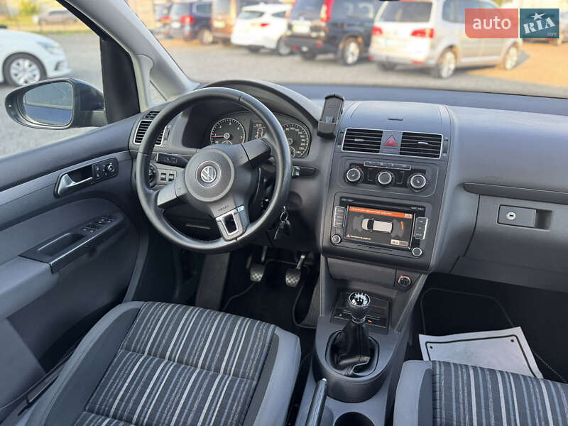 Минивэн Volkswagen Touran 2011 в Сарнах