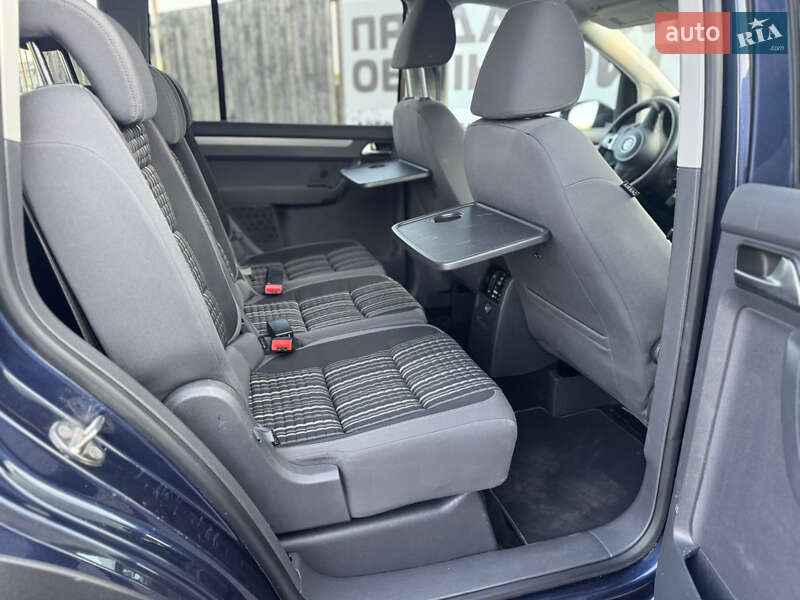 Минивэн Volkswagen Touran 2011 в Сарнах