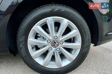 Минивэн Volkswagen Touran 2012 в 