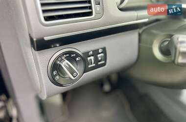 Минивэн Volkswagen Touran 2012 в 