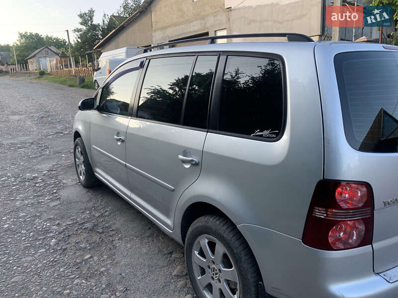 Минивэн Volkswagen Touran 2006 в Колинковцах
