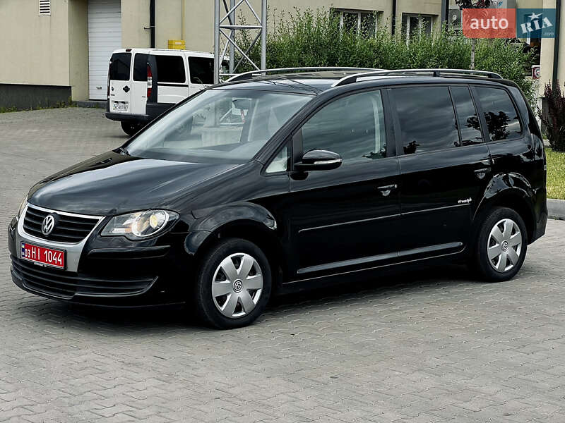 Мінівен Volkswagen Touran 2010 в Рожище