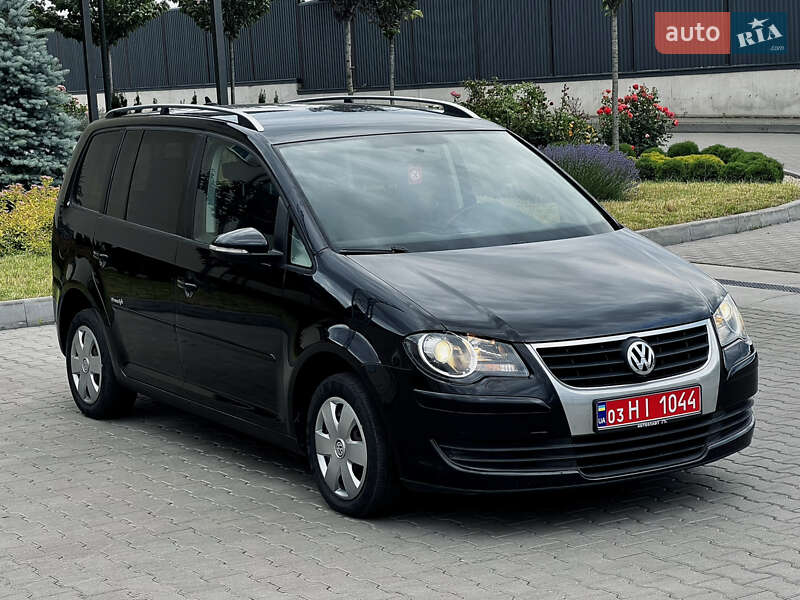 Мінівен Volkswagen Touran 2010 в Рожище