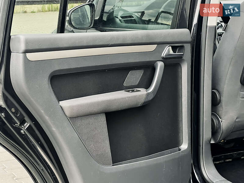 Мінівен Volkswagen Touran 2010 в Рожище