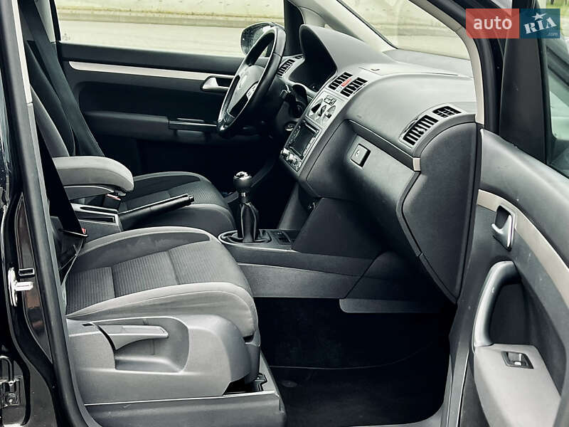 Мінівен Volkswagen Touran 2010 в Рожище