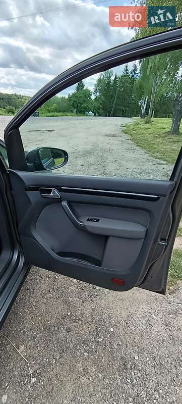 Мінівен Volkswagen Touran 2010 в Красилові