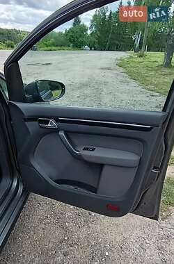 Мінівен Volkswagen Touran 2010 в 