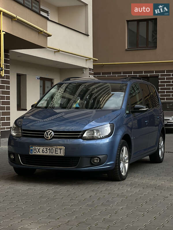 Минивэн Volkswagen Touran 2012 в 