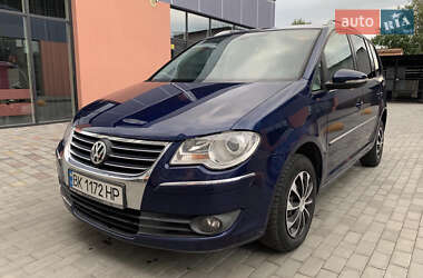 Минивэн Volkswagen Touran 2009 в Луцке