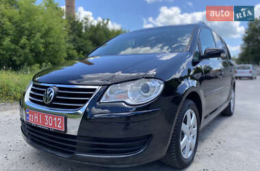 Минивэн Volkswagen Touran 2008 в Хороле
