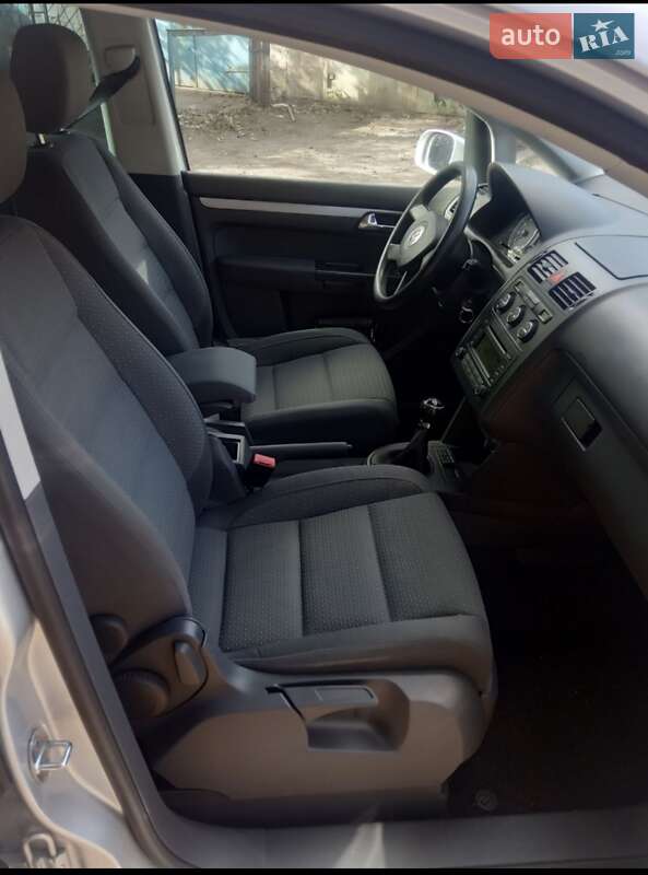 Минивэн Volkswagen Touran 2004 в Кривом Роге