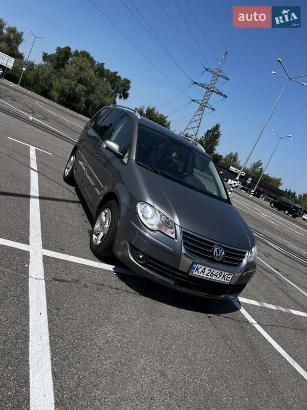 Мінівен Volkswagen Touran 2008 в Києві