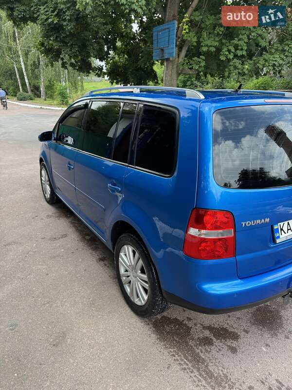 Минивэн Volkswagen Touran 2006 в Овруче