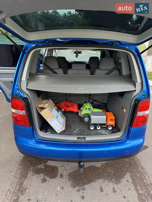 Минивэн Volkswagen Touran 2006 в Овруче
