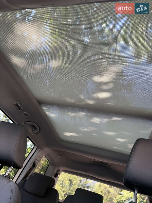 Минивэн Volkswagen Touran 2011 в Киеве