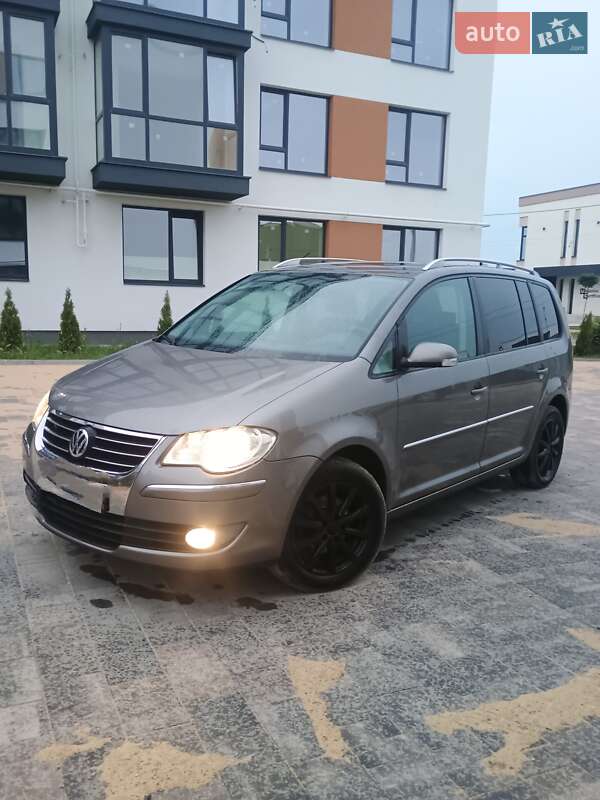Мінівен Volkswagen Touran 2008 в Рівному
