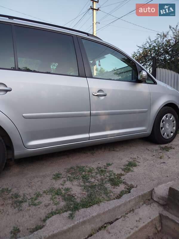 Минивэн Volkswagen Touran 2004 в Гайсине