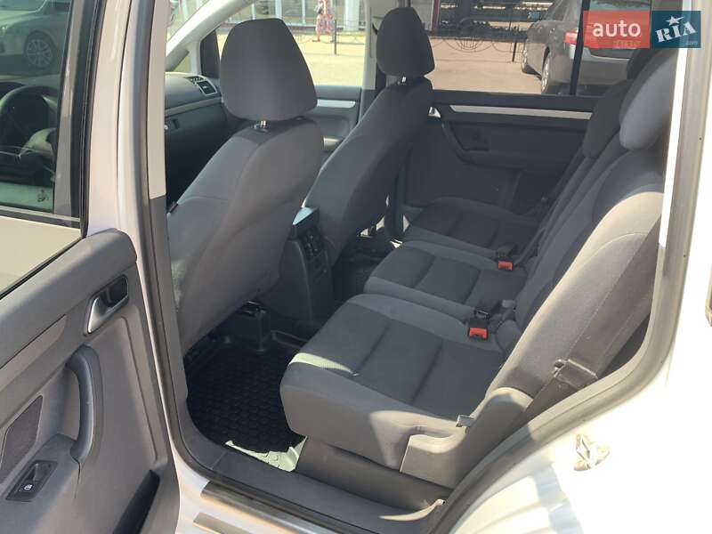 Минивэн Volkswagen Touran 2011 в Ружине