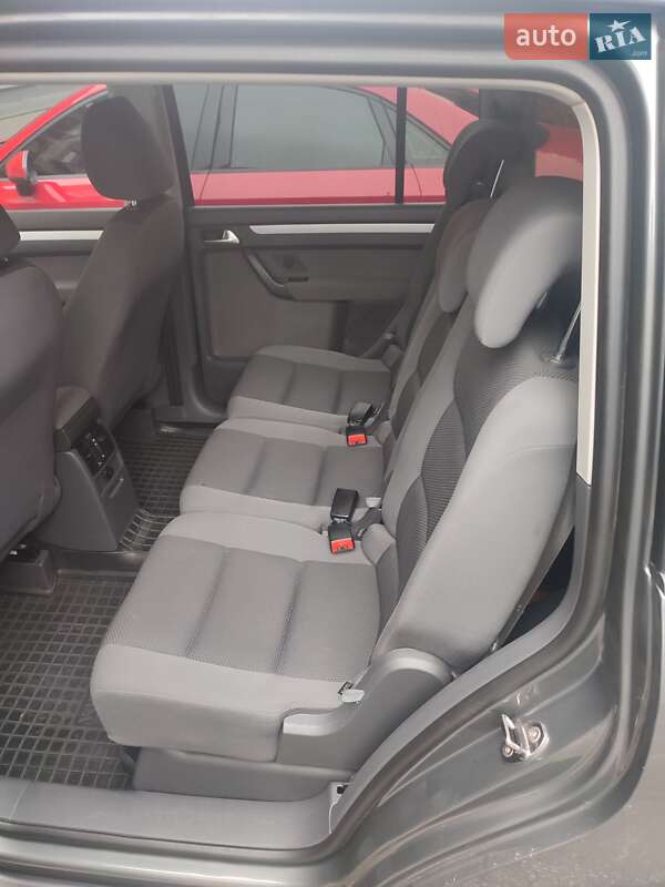 Минивэн Volkswagen Touran 2010 в Ирпене