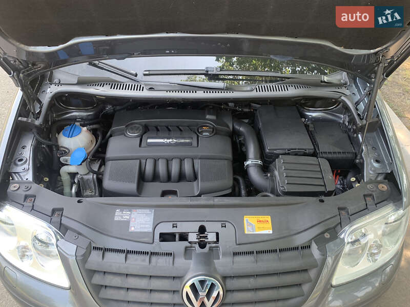 Минивэн Volkswagen Touran 2006 в Полтаве