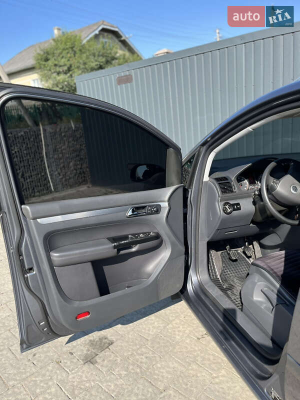 Минивэн Volkswagen Touran 2004 в Ивано-Франковске