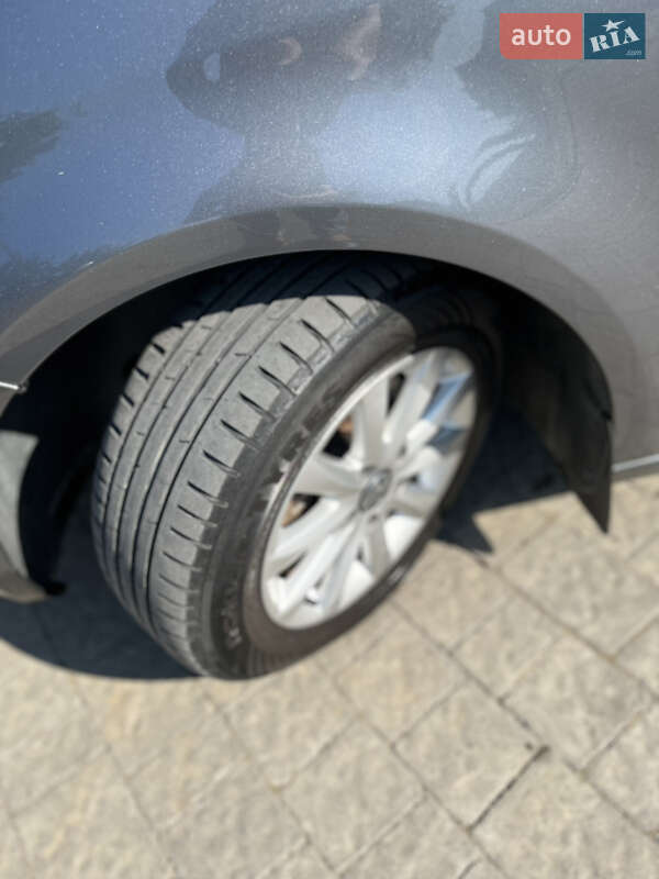 Минивэн Volkswagen Touran 2004 в Ивано-Франковске