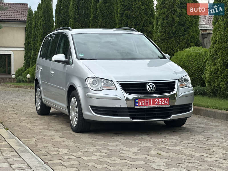 Минивэн Volkswagen Touran 2007 в Сарнах