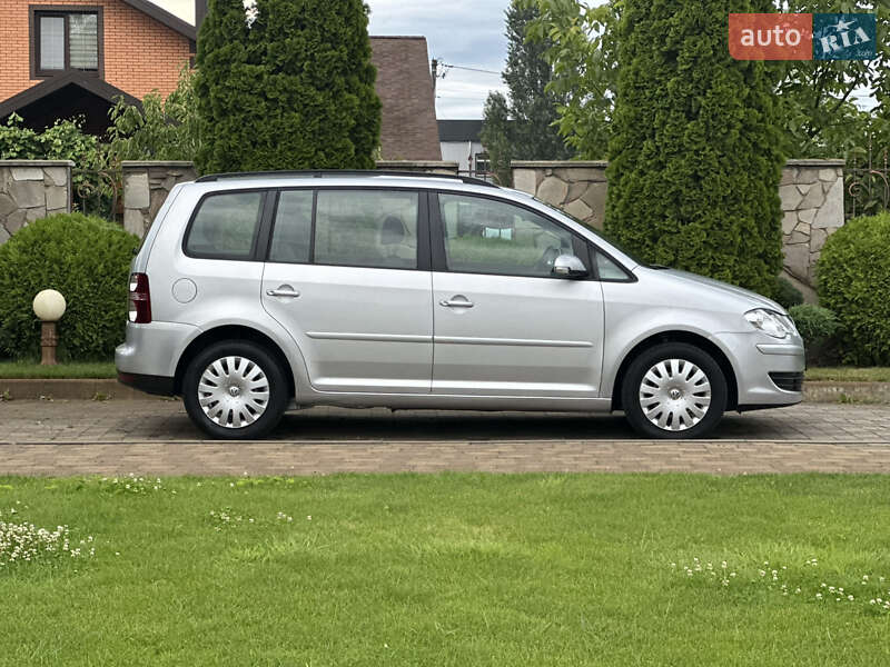 Минивэн Volkswagen Touran 2007 в Сарнах