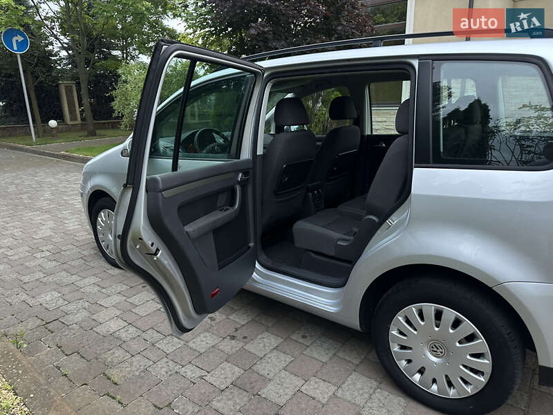 Минивэн Volkswagen Touran 2007 в Сарнах